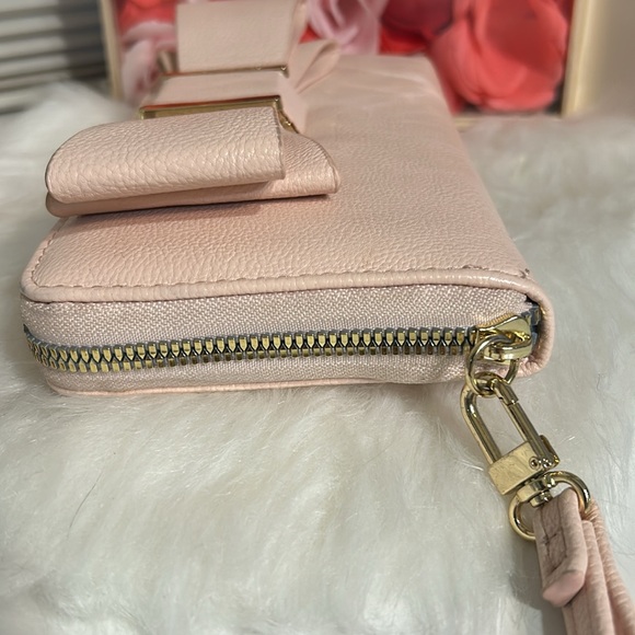 Betsy Johnson light pink wristlet with bow - Picture 8 of 15